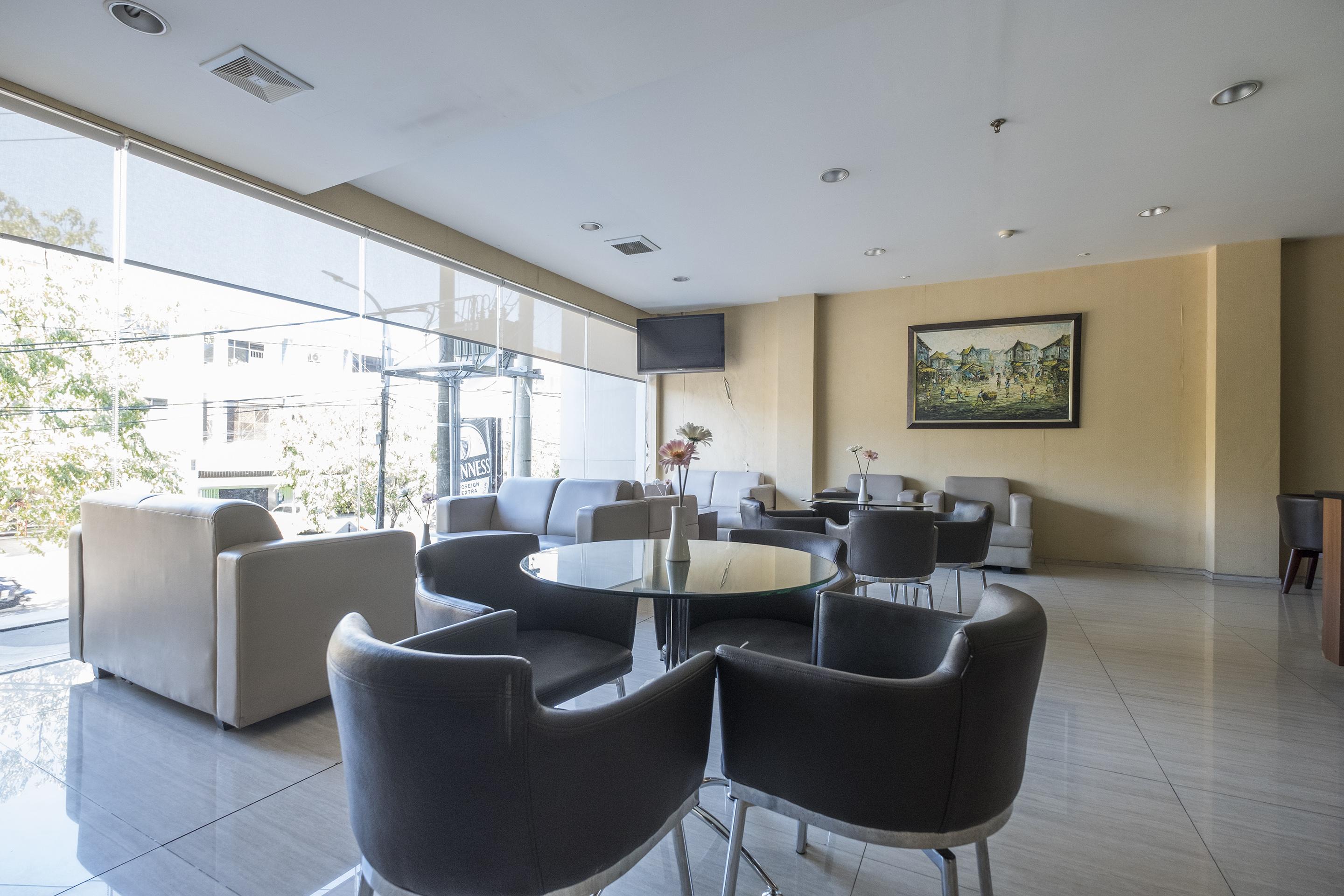 Aswin Hotel And Spa Makassar Extérieur photo