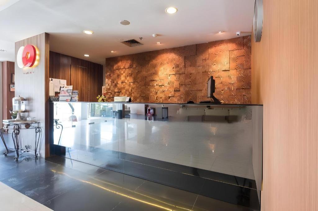 Aswin Hotel And Spa Makassar Extérieur photo
