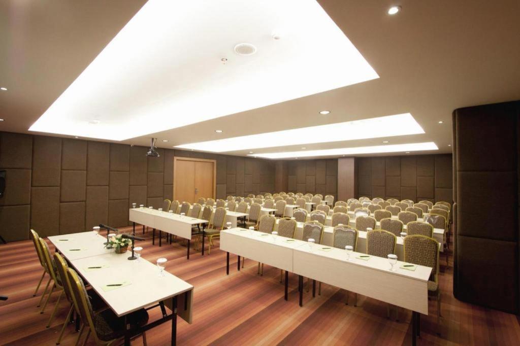 Aswin Hotel And Spa Makassar Extérieur photo
