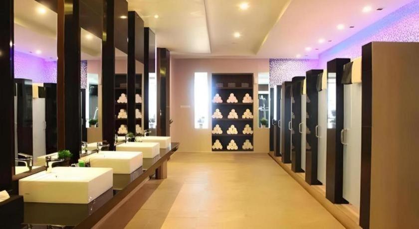 Aswin Hotel And Spa Makassar Extérieur photo