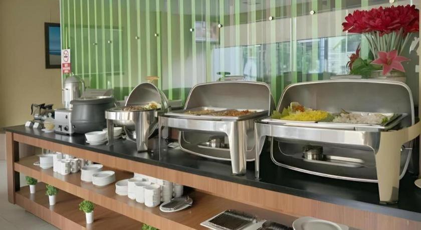 Aswin Hotel And Spa Makassar Extérieur photo