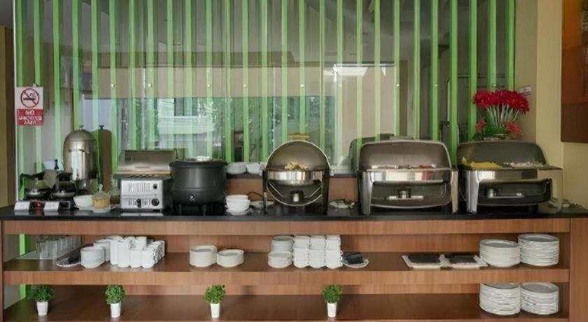 Aswin Hotel And Spa Makassar Extérieur photo