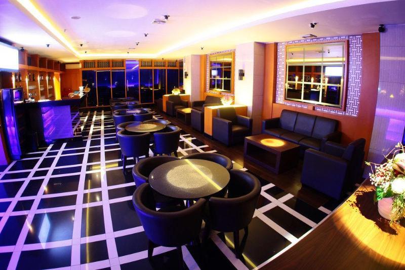 Aswin Hotel And Spa Makassar Extérieur photo