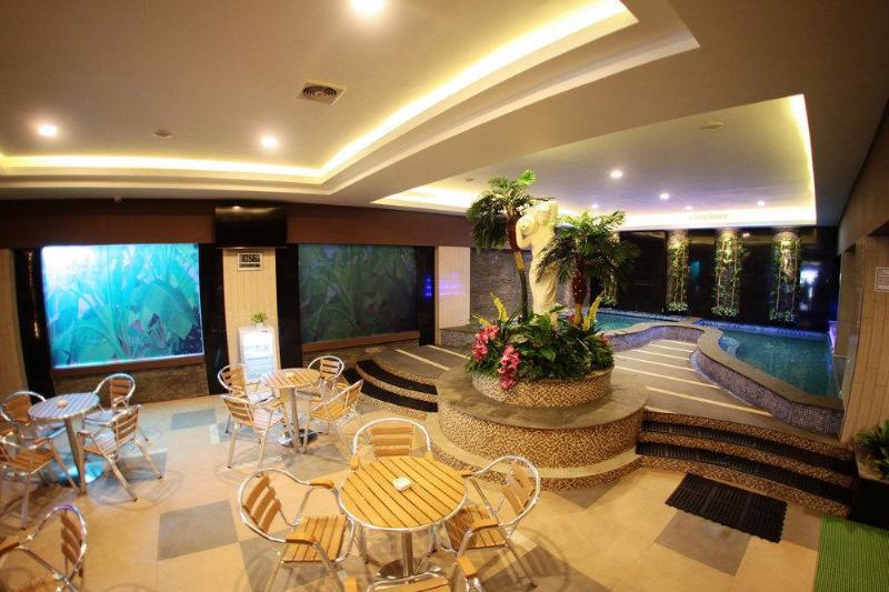Aswin Hotel And Spa Makassar Extérieur photo