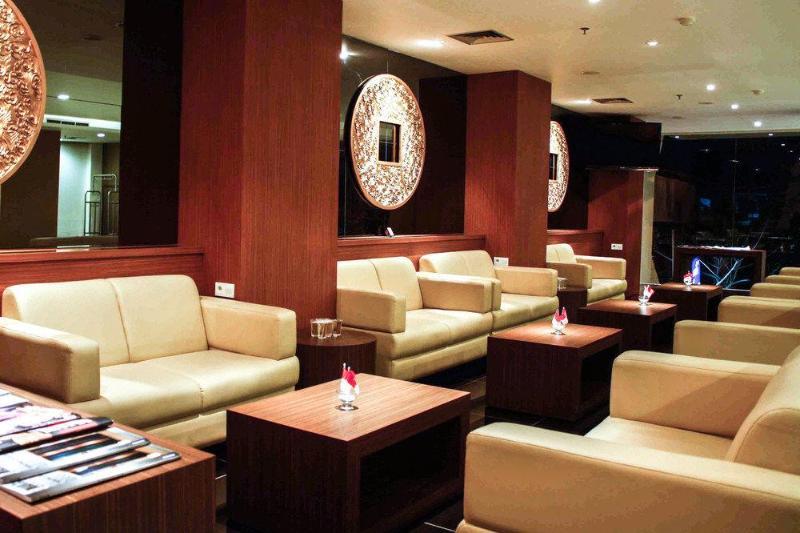 Aswin Hotel And Spa Makassar Extérieur photo