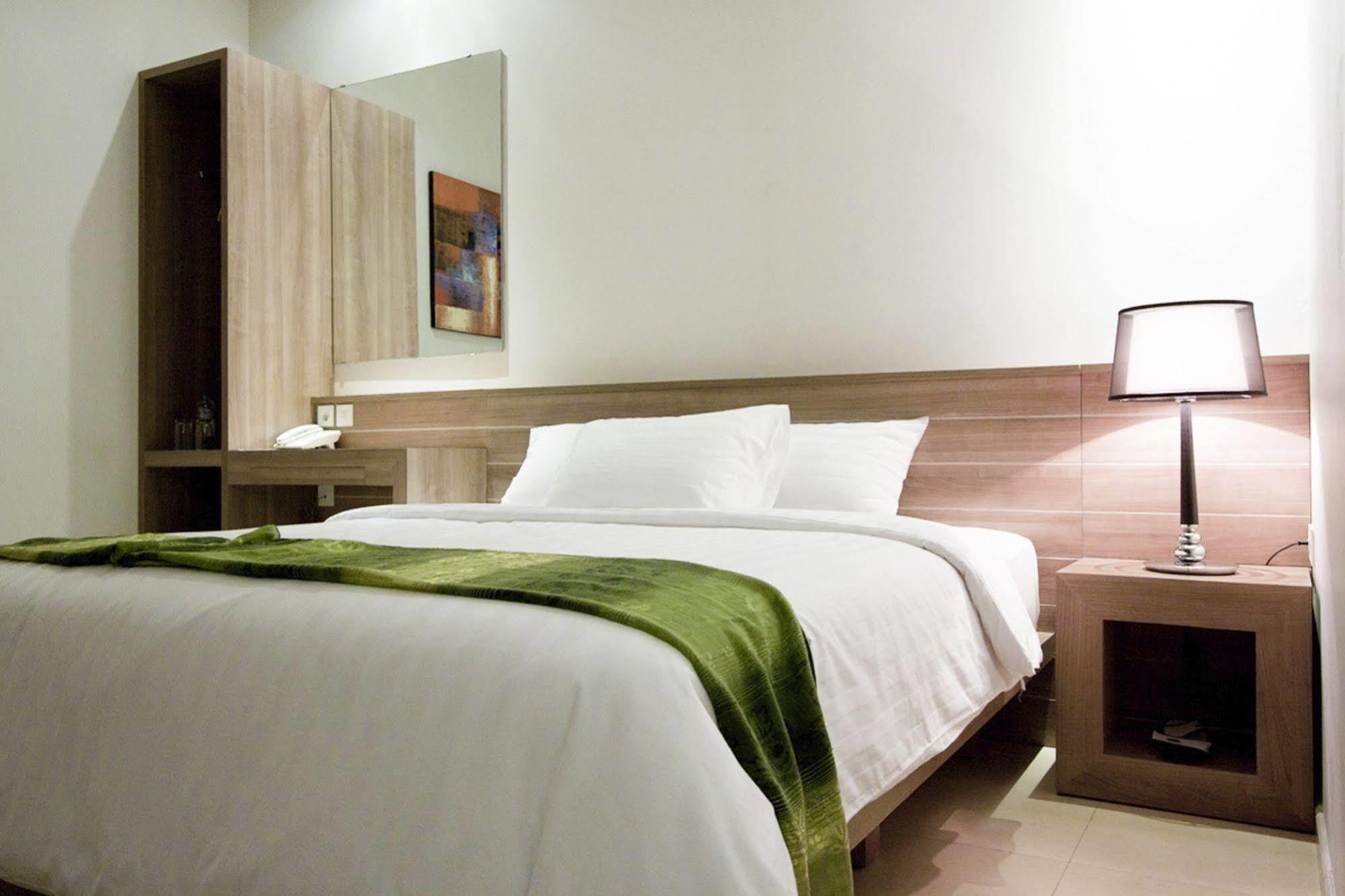 Aswin Hotel And Spa Makassar Extérieur photo