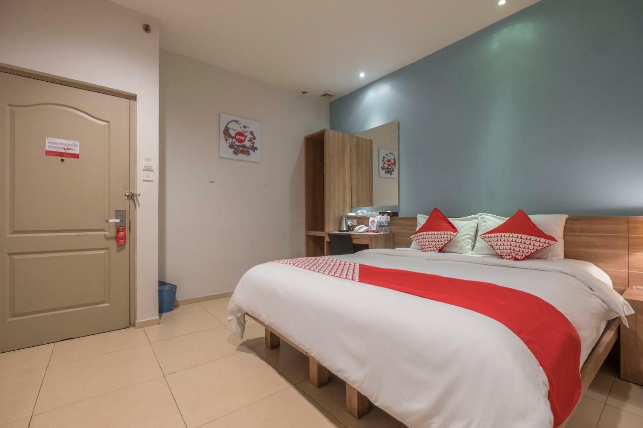 Aswin Hotel And Spa Makassar Extérieur photo