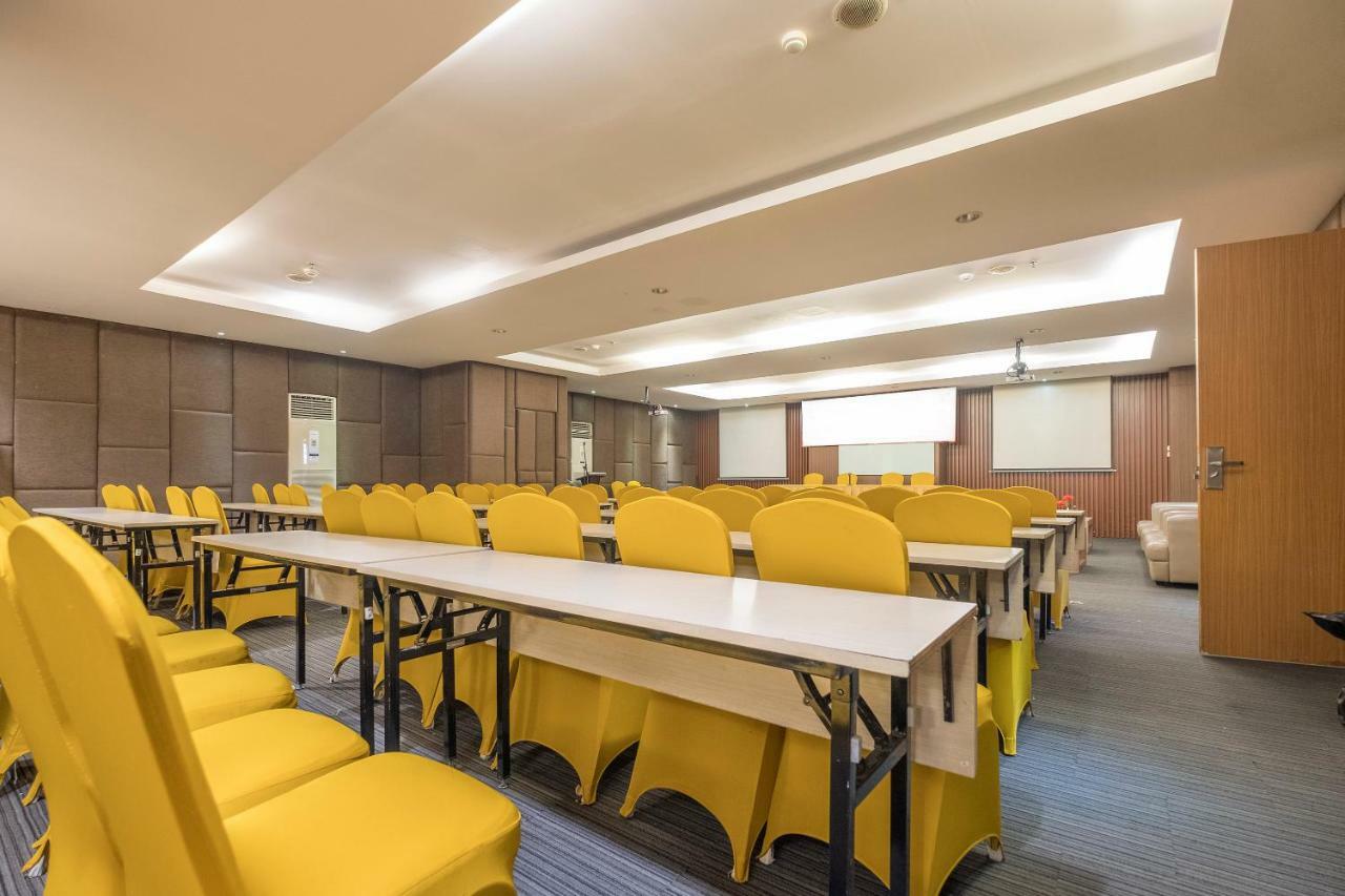 Aswin Hotel And Spa Makassar Extérieur photo