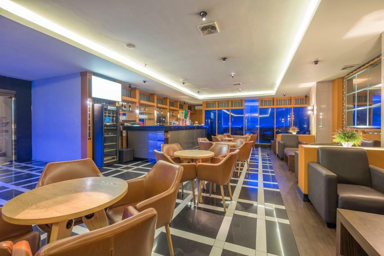 Aswin Hotel And Spa Makassar Extérieur photo
