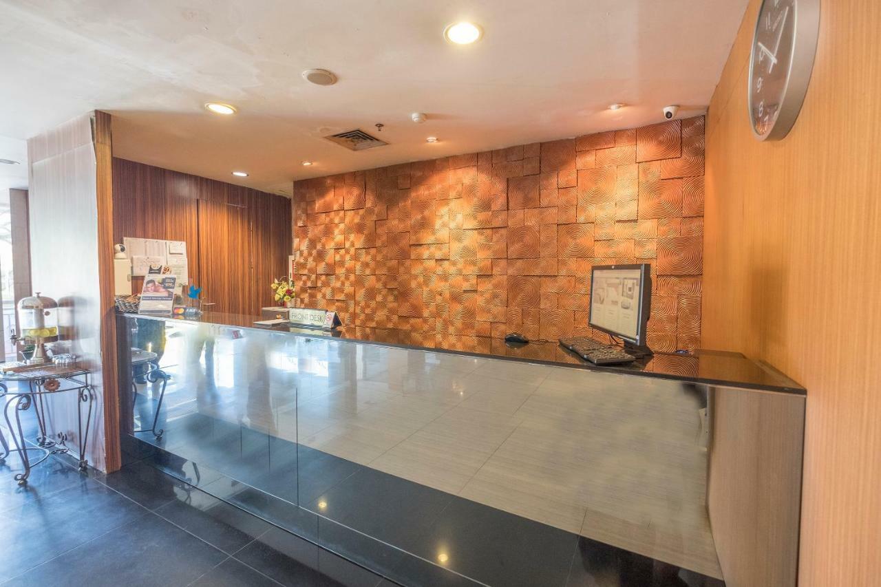 Aswin Hotel And Spa Makassar Extérieur photo