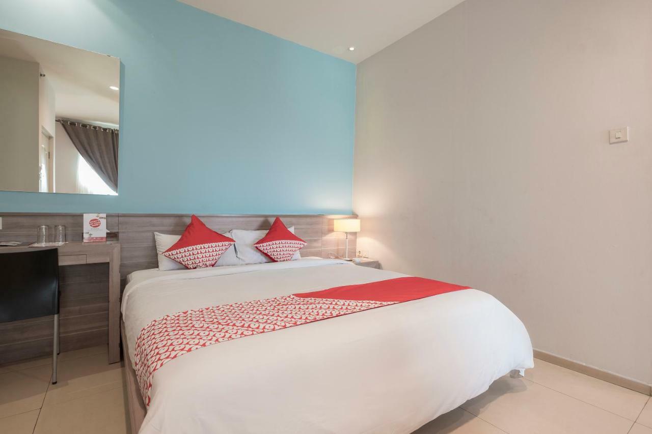 Aswin Hotel And Spa Makassar Extérieur photo